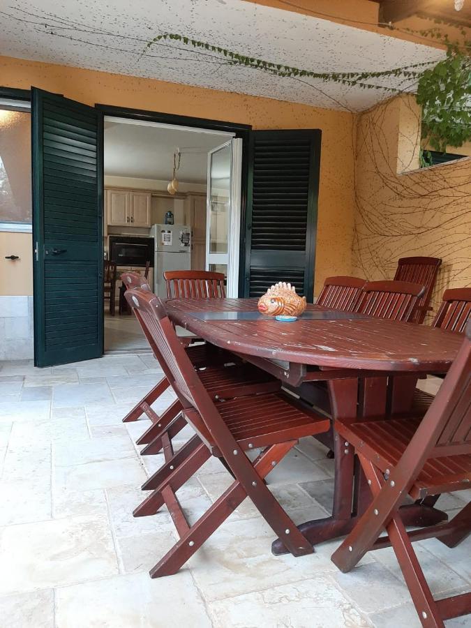 Villetta A Pochi Passi Dal Mare سانتا سيزاريا تيرمي المظهر الخارجي الصورة